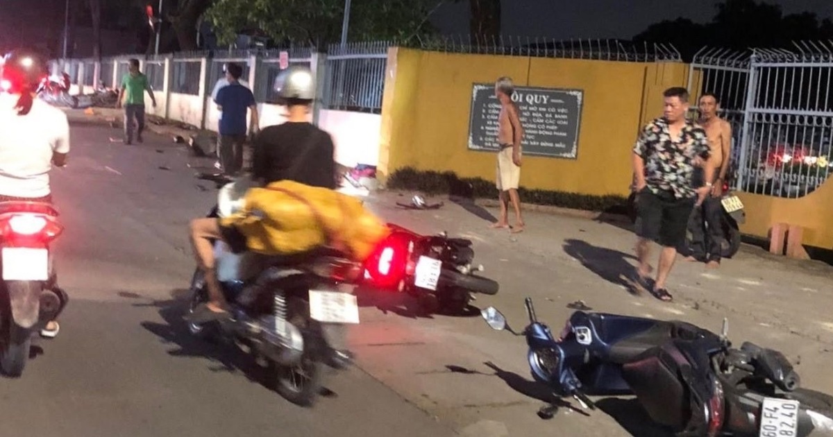 Tai Nạn Liên Hoàn Ở Đồng Nai: Ô Tô Tông Vào Xe Máy, 4 Người Bị Thương Nặng Ô tô tông liên hoàn xe máy ở Đồng Nai, 4 người bị thương