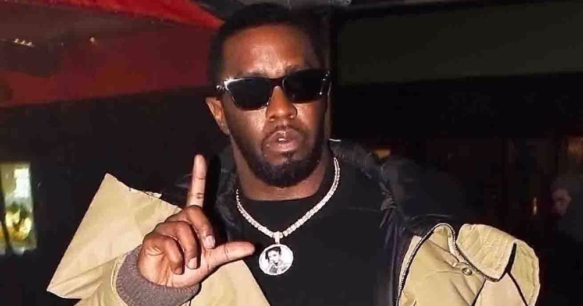 Ông trùm Diddy lộ tóc bạc, thừa nhận lo lắng trong ngày đầu hầu tòa Ông trùm Diddy lộ tóc bạc, thừa nhận lo lắng trong ngày đầu hầu tòa