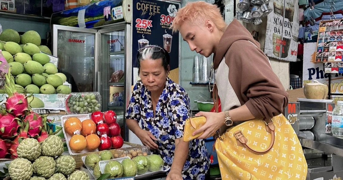 Sơn Tùng M-TP dùng túi gần 300 triệu đồng để đựng trái cây mua ở chợ Sơn Tùng M-TP dùng túi gần 300 triệu đồng để đựng trái cây mua ở chợ