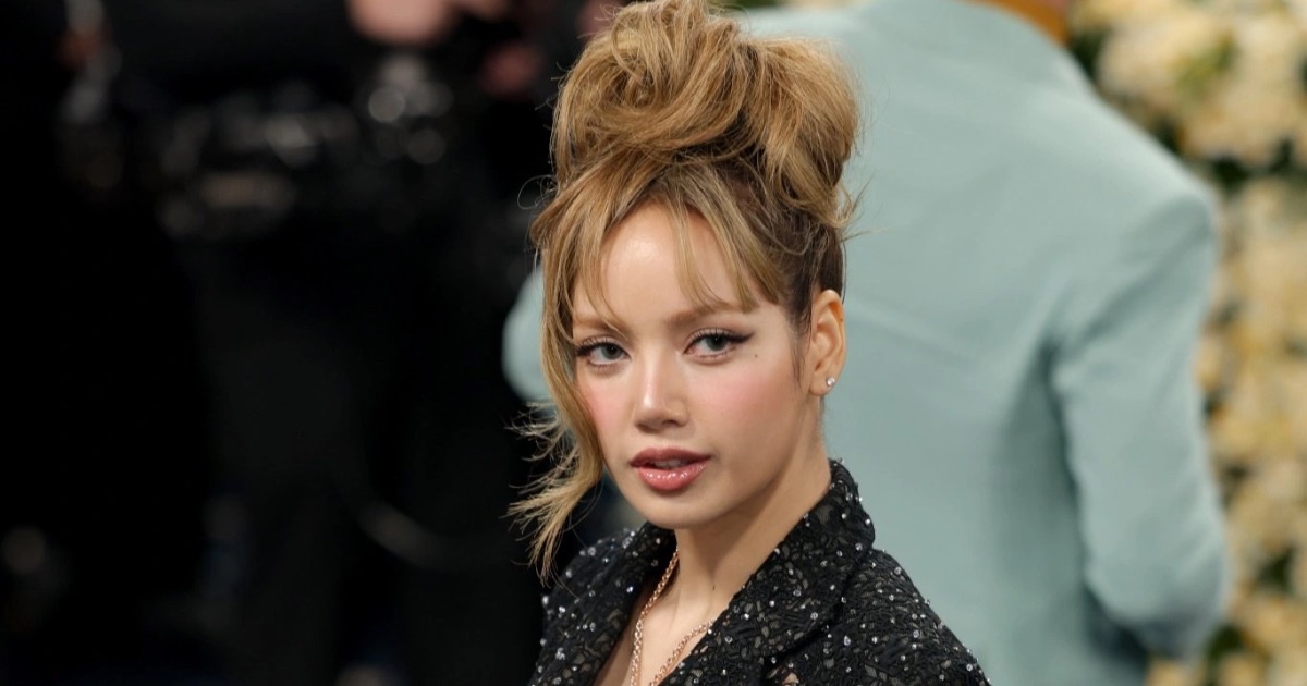 Sự thật về trang phục gợi cảm bị “ném đá” của Lisa tại Met Gala Sự thật về trang phục gợi cảm bị "ném đá" của Lisa tại Met Gala