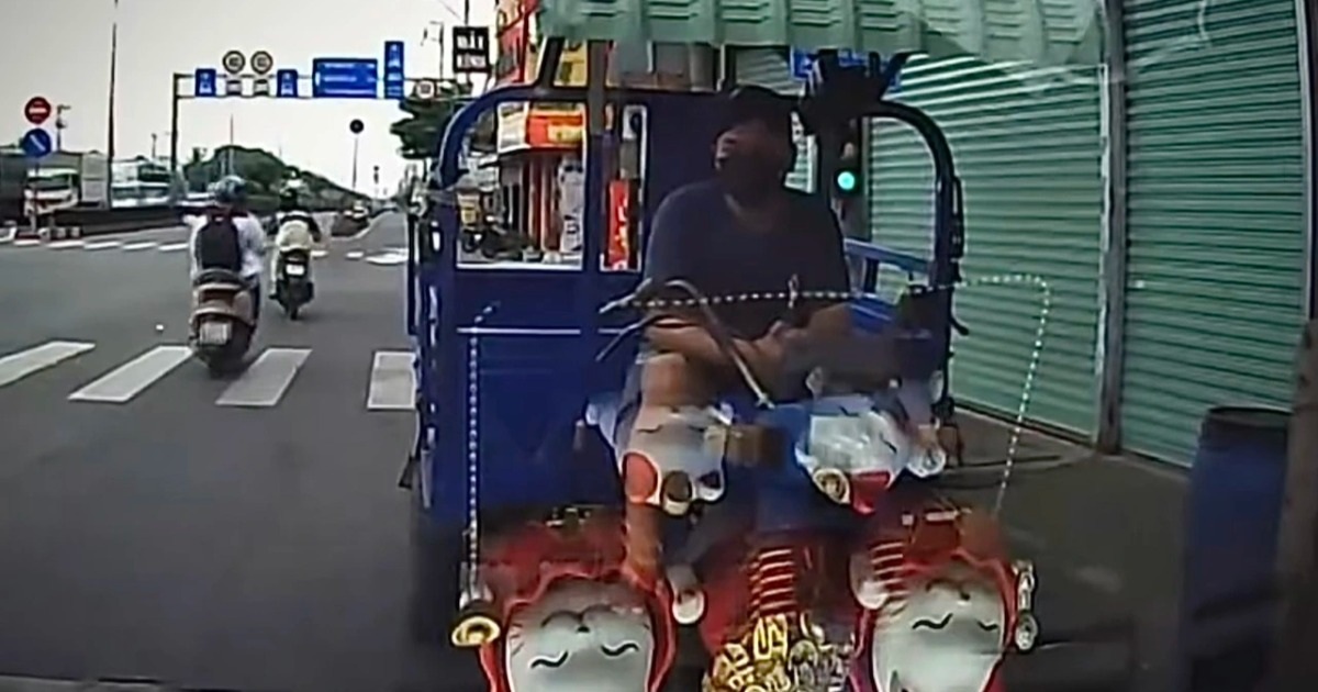 Tài Xế Xe Ba Gác Chạy Ngược Chiều, Chặn Ô Tô Giữa Đường Ở TPHCM Tài xế xe ba gác chạy ngược chiều, chặn ô tô giữa đường ở TPHCM