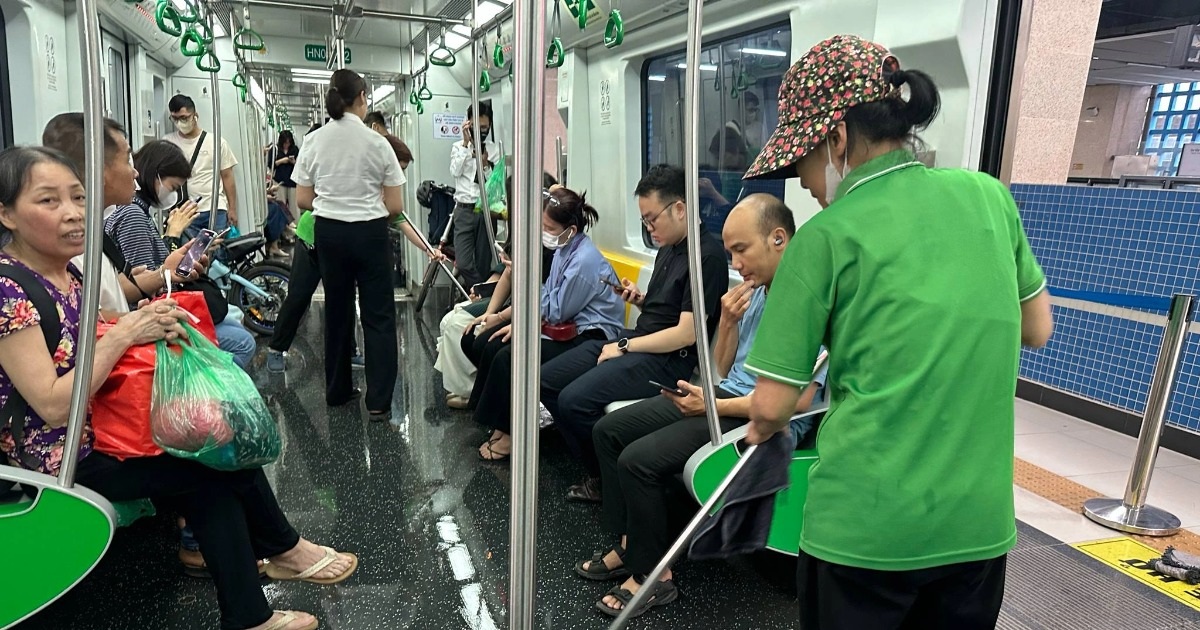 Tàu Cát Linh – Hà Đông Vẫn Chảy Nước Như Mưa, Hành Khách Bức Xúc Tàu Cát Linh - Hà Đông vẫn chảy nước như mưa, hành khách bức xúc