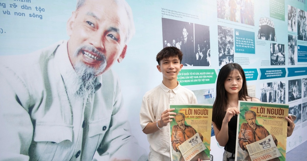 Triển Lãm Ảnh Chủ Tịch Hồ Chí Minh: Hành Trình Vĩ Đại và Di Sản Quý Báu Tham quan triển lãm ảnh Chủ tịch Hồ Chí Minh, nhận phụ san đặc biệt về Bác