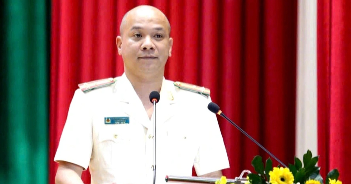 Lễ Thăng Cấp Bậc Hàm và Nâng Bậc Lương Cho 5.000 Cán Bộ, Chiến Sĩ Công An TPHCM Năm 2025 Thăng bậc hàm, nâng bậc lương cho 5.000 cán bộ, chiến sĩ Công an TPHCM