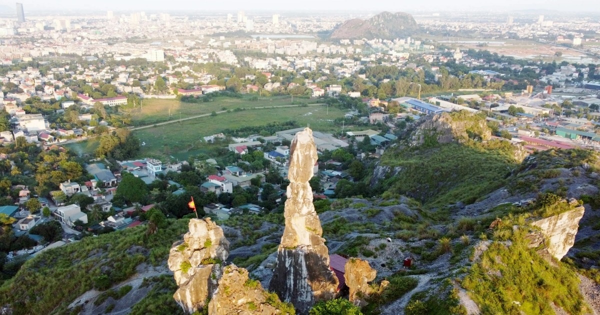 Thanh Hóa: Bảo Vệ Hòn Vọng Phu Trước Nguy Cơ Sụp Đổ Do Sét Đánh Thanh Hóa: Bảo vệ hòn Vọng Phu trước nguy cơ sụp đổ do sét đánh
