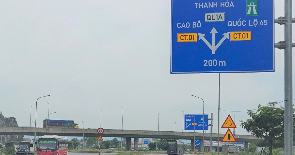 Tháo dỡ loạt biển báo “thừa thãi” tại nút giao QL1 với cao tốc Bắc – Nam Tháo dỡ loạt biển báo "thừa thãi" tại nút giao QL1 với cao tốc Bắc - Nam
