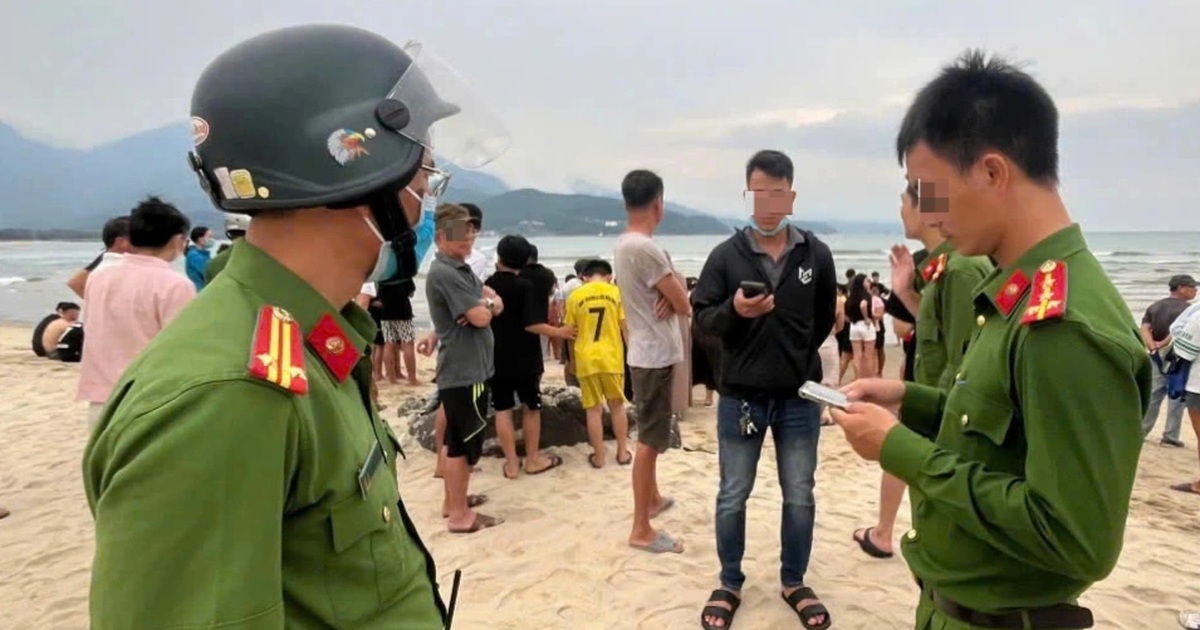 Tìm thân nhân 2 học sinh tử nạn trên biển Đà Nẵng Tìm thân nhân 2 học sinh tử nạn trên biển Đà Nẵng