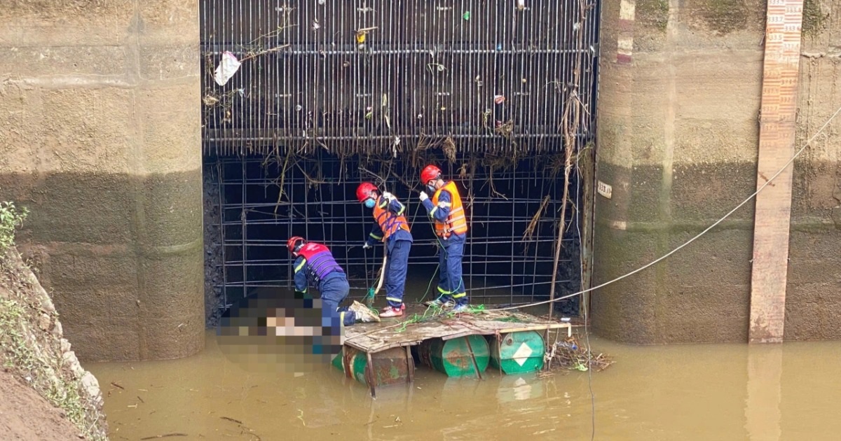 Tìm Thấy Thi Thể Người Mẹ Bị Lũ Cuốn Trôi Ở Sơn La Tìm thấy thi thể người mẹ bị lũ cuốn trôi ở Sơn La