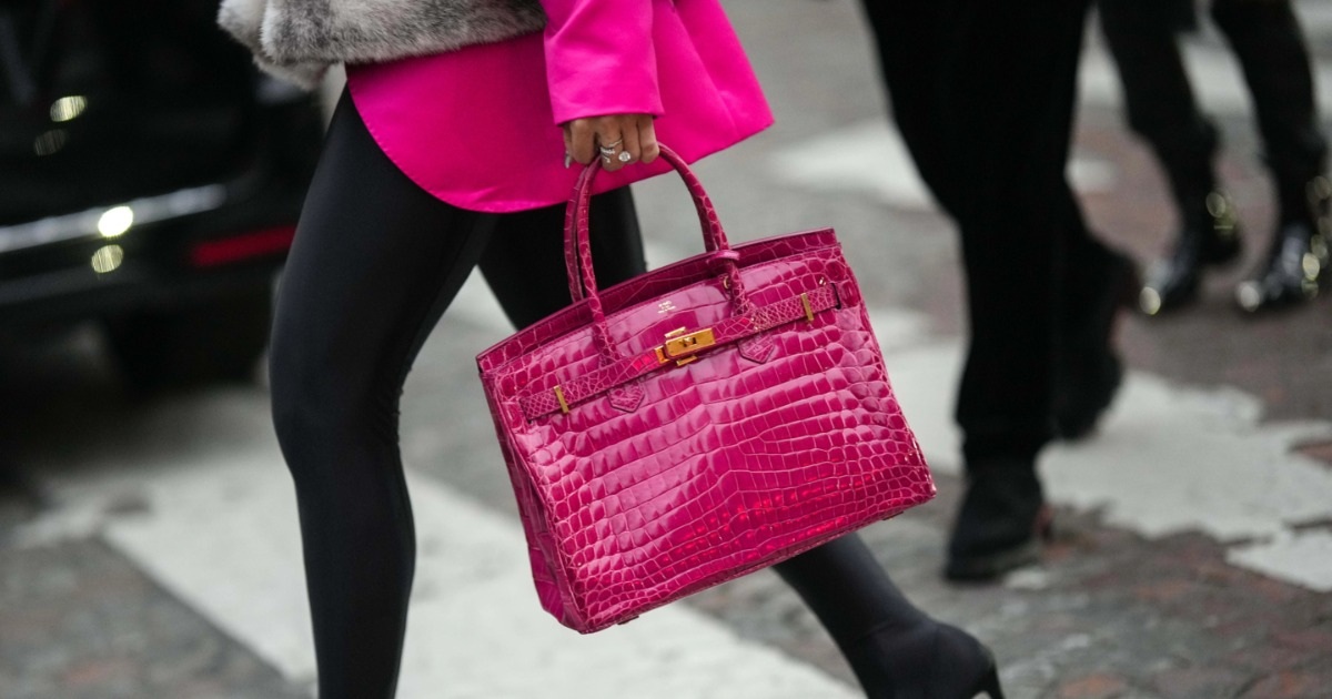 Túi Hermès Giá Cả Tỷ Đồng: Sự Thật Về Quy Trình Sản Xuất Tại Pháp Túi Hermès giá cả tỷ đồng có thực sự được sản xuất tại Trung Quốc?