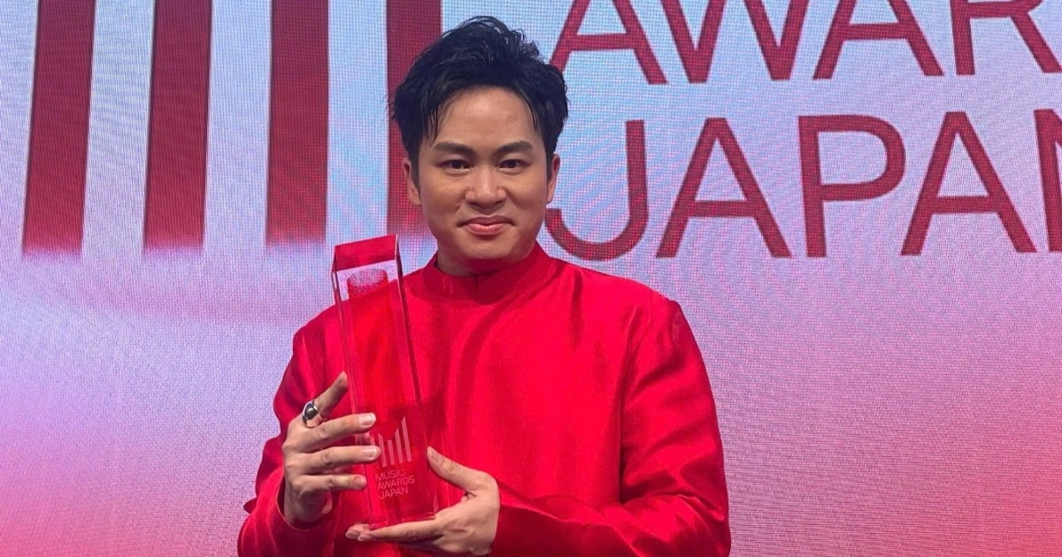 Tùng Dương Được Vinh Danh Tại Giải Âm Nhạc Nhật Bản 2025 Tùng Dương hát "Một vòng Việt Nam" khi nhận giải thưởng tại Nhật Bản