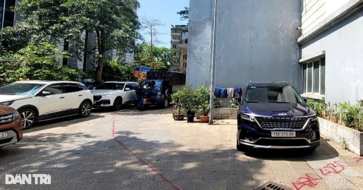 Vì sao 19 người dân khởi kiện dự án “đường cong mềm mại” ở Hà Nội? Vì sao 19 người dân khởi kiện dự án "đường cong mềm mại" ở Hà Nội?
