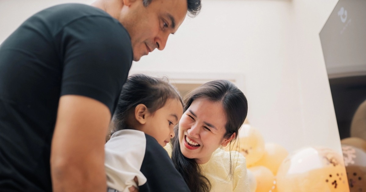 Võ Hạ Trâm: Viên Mãn Bên Chồng Ấn Độ, Gây Sốt Khi Hát Ca Khúc 3 Tỷ Lượt Xem Võ Hạ Trâm: Viên mãn bên chồng Ấn Độ, gây sốt khi hát ca khúc 3 tỷ lượt xem