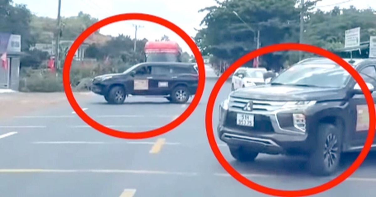 Vụ 2 ô tô chặn quốc lộ cho đoàn xe đi ra: Xử lý không có vùng cấm Vụ 2 ô tô chặn quốc lộ cho đoàn xe đi ra: Xử lý không có vùng cấm