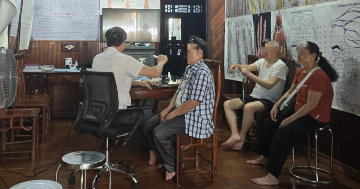 Vụ Khóa Cổng Nhốt Đoàn Kiểm Tra: Vẫn Quảng Cáo Chữa Bách Bệnh Bằng Nước Vụ khóa cổng nhốt đoàn kiểm tra: Vẫn quảng cáo "chữa bách bệnh bằng nước"