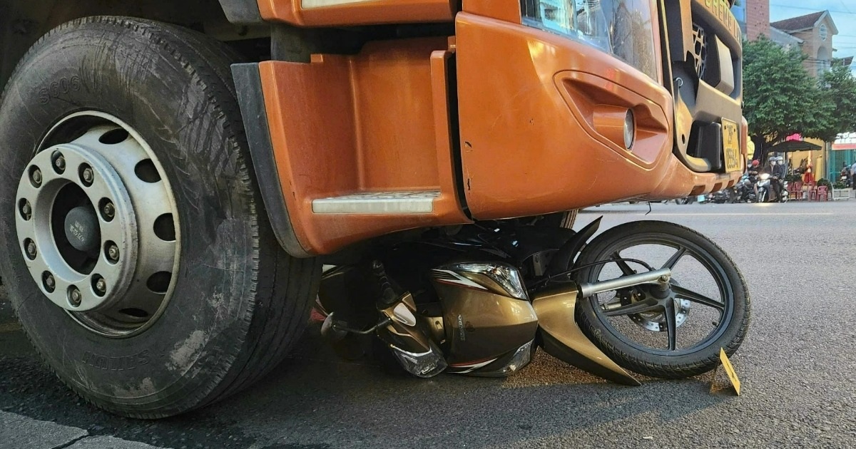 Vụ Ô Tô Không Người Lái Tông Chết Người Chờ Đèn Đỏ: Tạm Giữ Tài Xế Xe Tải Vụ ô tô không người lái tông chết người chờ đèn đỏ: Tạm giữ tài xế xe tải