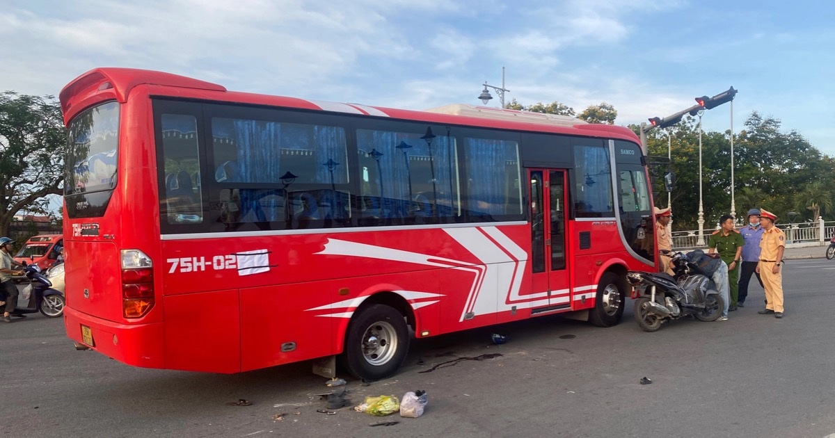 Tai Nạn Giao Thông Thảm Khốc Tại Huế: Xe Máy Kẹp 5 Va Chạm Với Ô Tô, 2 Người Tử Vong Xe máy "kẹp 5" va chạm với ô tô, 4 người thương vong