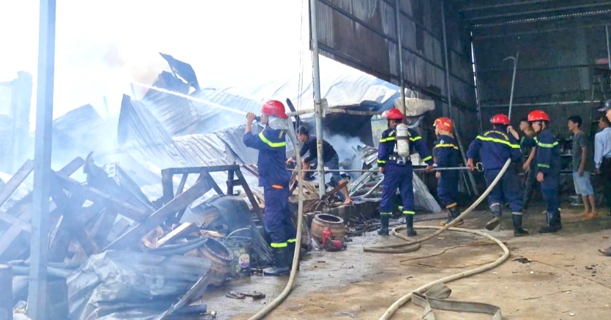 Vụ Hỏa Hoạn Tại Xưởng Điêu Khắc Gỗ Ở Lâm Đồng: Toàn Bộ Tài Sản Bị Thiệt Hại Xưởng điêu khắc gỗ ở Lâm Đồng bốc cháy suốt nhiều giờ