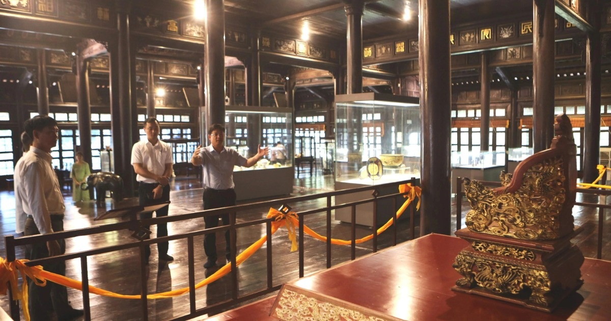 Yêu Cầu Kiểm Điểm Tổ Chức, Cá Nhân Sau Vụ Đập Phá Ngai Vàng Ở Huế Yêu cầu kiểm điểm tổ chức, cá nhân để xảy ra vụ đập phá ngai vàng ở Huế
