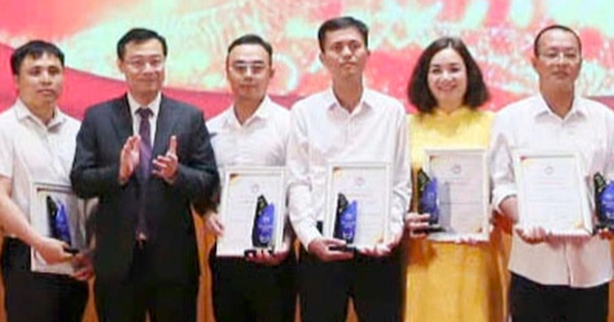 Phóng viên báo Dân trí đạt giải C Giải Báo chí Quảng Ninh Phóng viên báo Dân trí đạt giải C Giải Báo chí Quảng Ninh