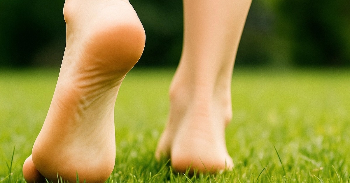 5 lợi ích sức khỏe khi đi chân trần 5 lợi ích sức khỏe khi đi chân trần