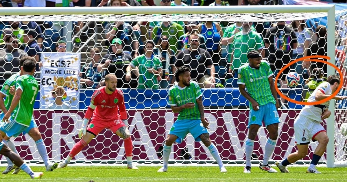 Bàn thắng bằng lưng siêu dị của “Maradona mới” đi vào lịch sử FIFA Bàn thắng bằng lưng siêu dị của “Maradona mới” đi vào lịch sử FIFA