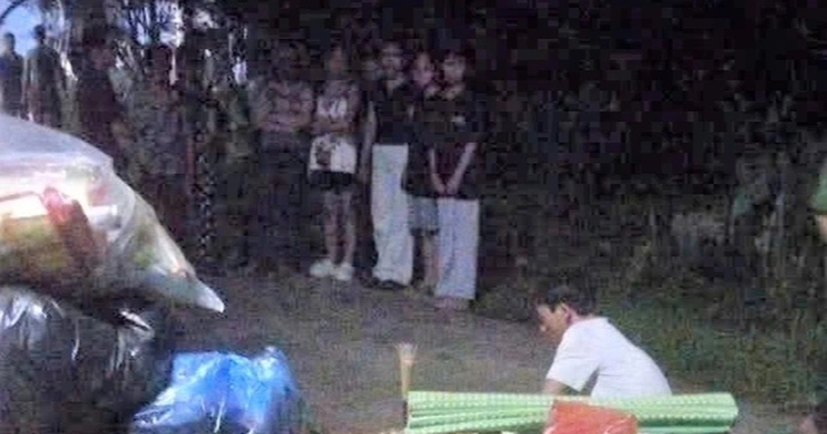 Bé trai 2 tuổi tử vong tại mương nước trước nhà ông bà ngoại Bé trai 2 tuổi tử vong tại mương nước trước nhà ông bà ngoại