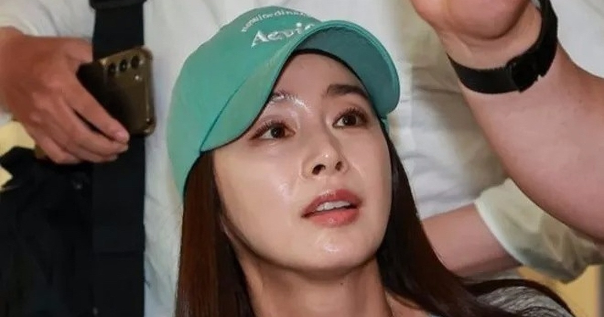 Biểu tượng nhan sắc Kim Tae Hee nói gì khi được hỏi về gương mặt khác lạ? Biểu tượng nhan sắc Kim Tae Hee nói gì khi được hỏi về gương mặt khác lạ?