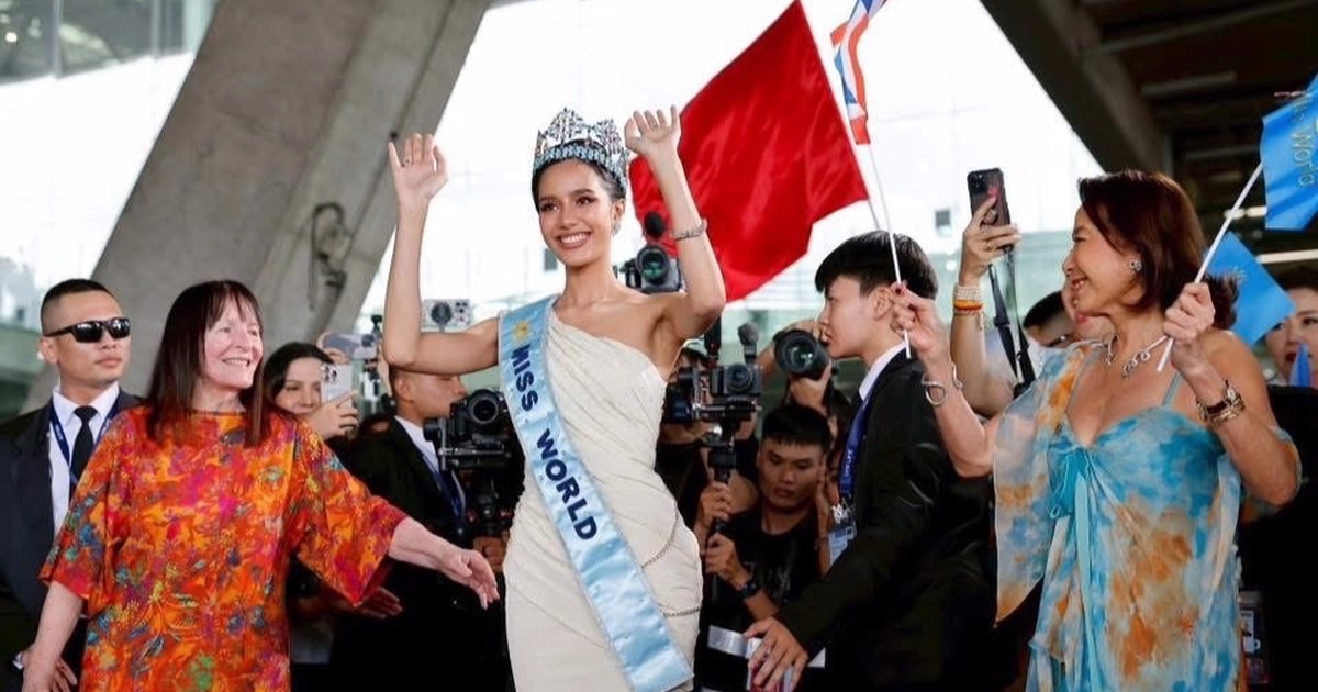 Cận cảnh vẻ ngoài xinh như búp bê “sống” của tân Hoa hậu Thế giới Cận cảnh vẻ ngoài xinh như búp bê "sống" của tân Hoa hậu Thế giới