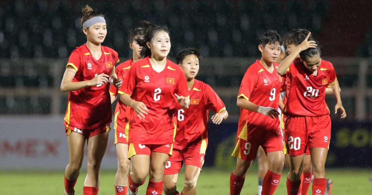 Cầu thủ nữ Việt Nam gây sốt với siêu phẩm từ cự ly 35m vào lưới Indonesia Cầu thủ nữ Việt Nam gây sốt với siêu phẩm từ cự ly 35m vào lưới Indonesia