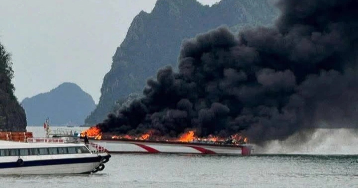 Cháy tàu cao tốc ở Vân Đồn, 5 thuyền viên may mắn thoát nạn Cháy tàu cao tốc ở Vân Đồn, 5 thuyền viên thoát nạn