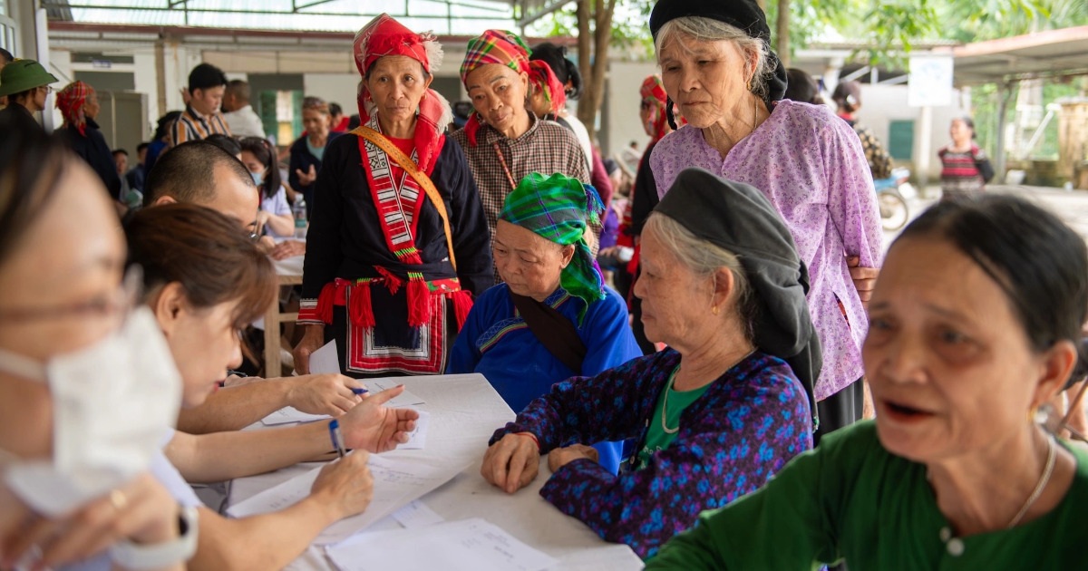 Chỉ từ lọ thuốc nhỏ mắt, nhiều bệnh lý được phát hiện sớm Chỉ từ lọ thuốc nhỏ mắt, nhiều bệnh lý được phát hiện sớm