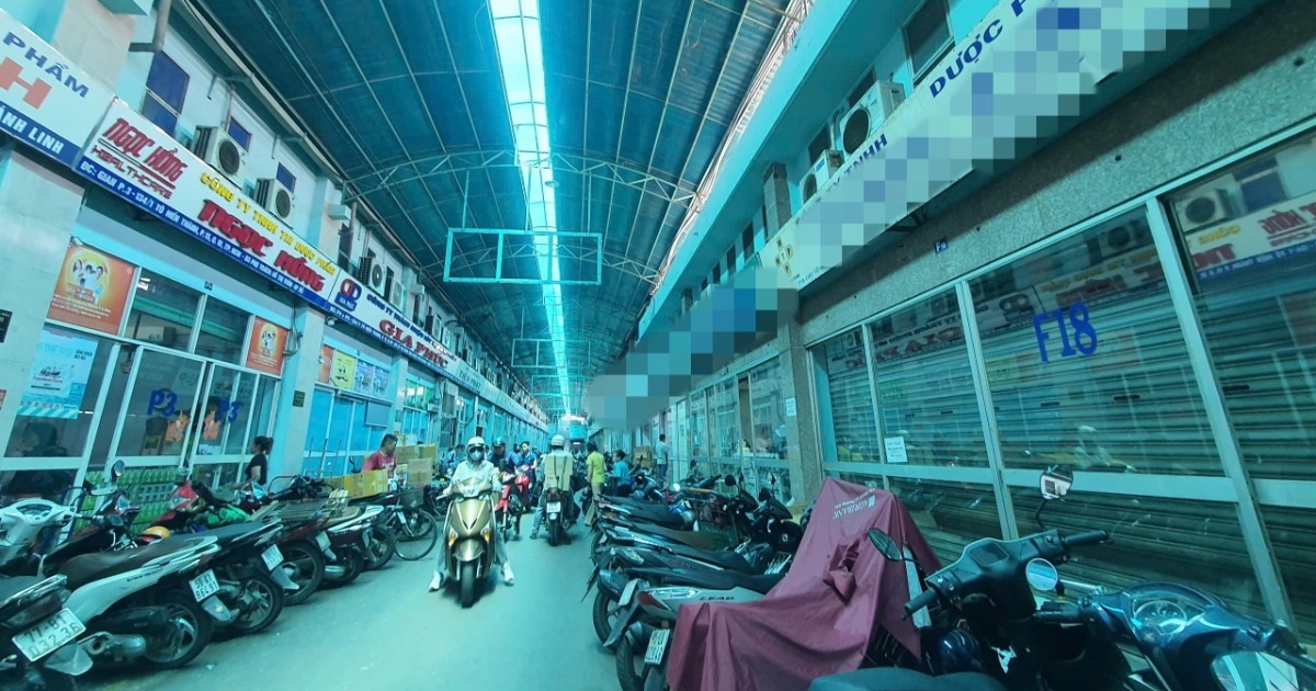 Chợ thuốc sỉ lớn nhất ở TPHCM: Nơi đóng kín cửa, chỗ “trống vắng” khách Chợ thuốc sỉ lớn nhất ở TPHCM: Nơi đóng kín cửa, chỗ “trống vắng” khách