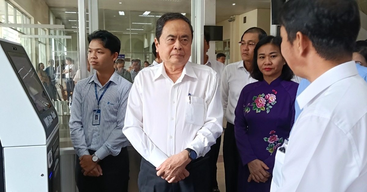 Chủ tịch Quốc hội: “Người dân sẽ theo dõi việc sáp nhập có hiệu quả không” Chủ tịch Quốc hội: "Người dân sẽ theo dõi việc sáp nhập có hiệu quả không"