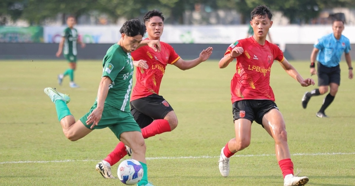 Công Phượng nói gì về hành động nghĩa hiệp với đàn em?