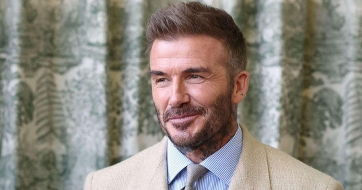 David Beckham được phong tước hiệp sĩ: Gia đình tự hào, con trai cả im lặng David Beckham được phong tước hiệp sĩ: Gia đình tự hào, con trai cả im lặng