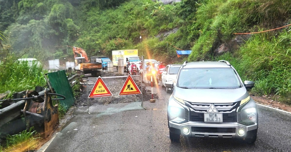 Đề nghị xử lý tình trạng ùn tắc kéo dài trên đèo Bảo Lộc Đề nghị xử lý tình trạng ùn tắc kéo dài trên đèo Bảo Lộc