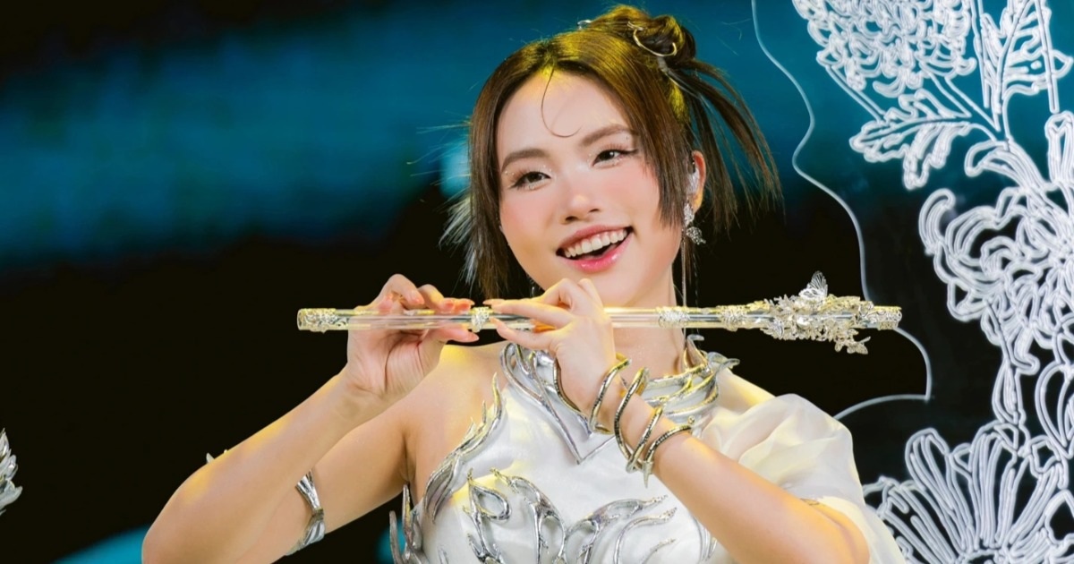Đội Bích Phương thắng đậm ở “Em xinh”, Phương Mỹ Chi hát quan họ gây sốt Đội Bích Phương thắng đậm ở "Em xinh", Phương Mỹ Chi hát quan họ gây sốt