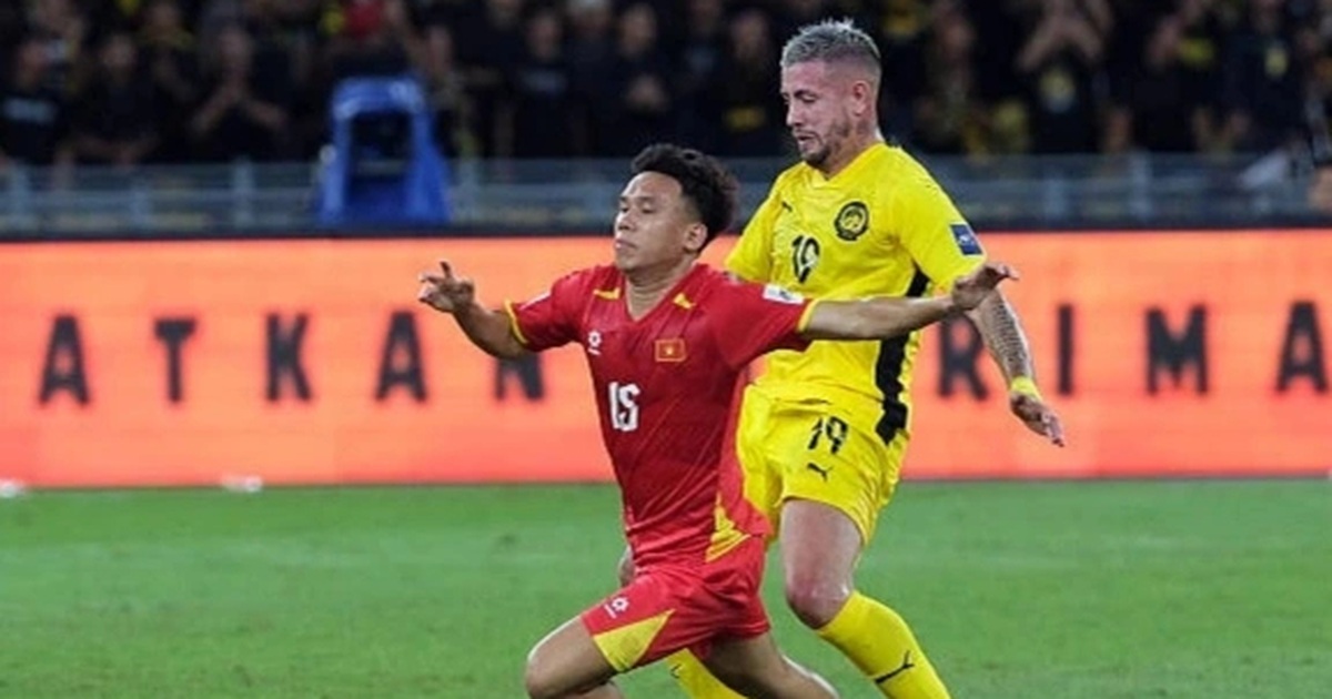Đội tuyển Việt Nam đón tin buồn từ FIFA sau trận thua đậm trước Malaysia Đội tuyển Việt Nam đón tin buồn từ FIFA sau trận thua đậm trước Malaysia