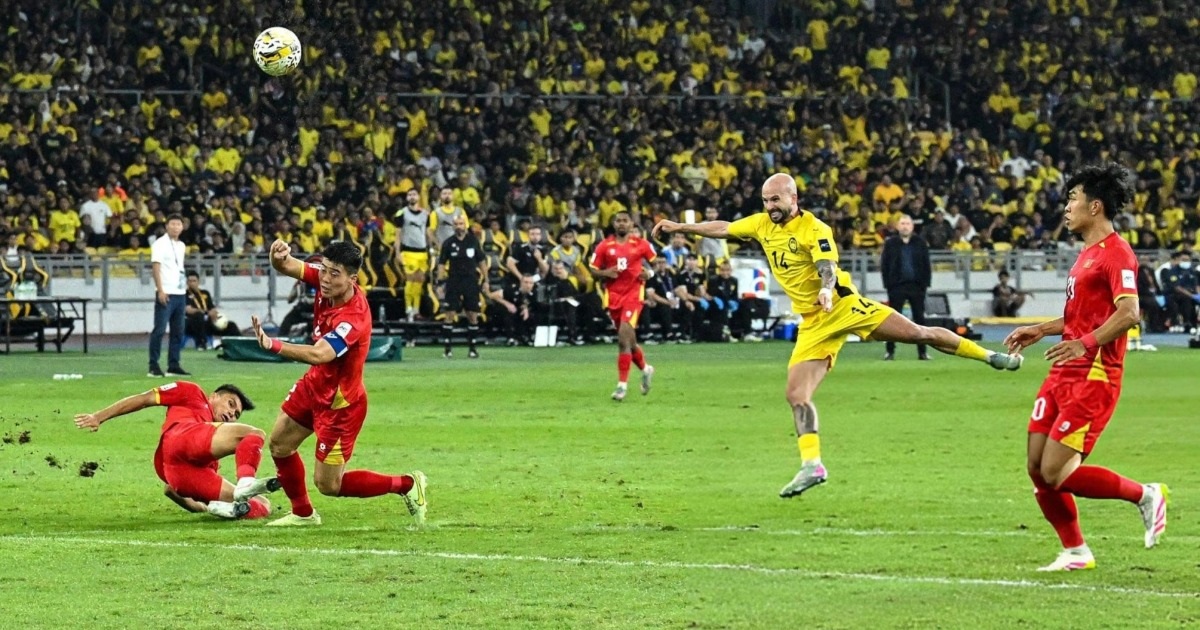 Đội tuyển Việt Nam thua 0-4 trên sân Malaysia Đội tuyển Việt Nam thua 0-4 trên sân Malaysia