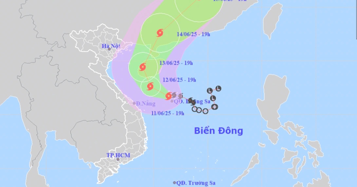 Dự báo hai kịch bản về đường đi của bão Wutip Dự báo hai kịch bản về đường đi của bão Wutip