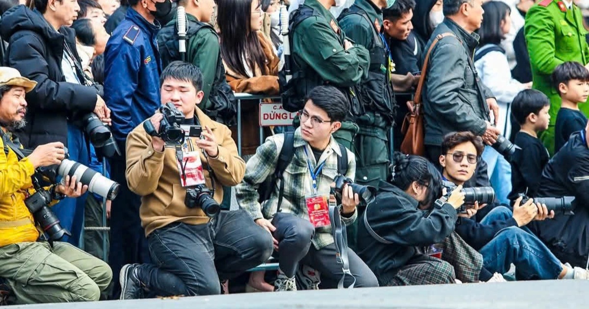 Gen Z làm báo thời AI: “Vượt ải” nhờ ngách đi mới và khả năng đa nhiệm Gen Z làm báo thời AI: “Vượt ải” nhờ ngách đi mới và khả năng đa nhiệm