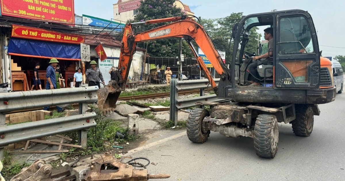 Hà Nội đóng 5 lối đi tự mở trên tuyến đường sắt qua thị trấn Văn Điển Hà Nội đóng 5 lối đi tự mở trên tuyến đường sắt qua thị trấn Văn Điển