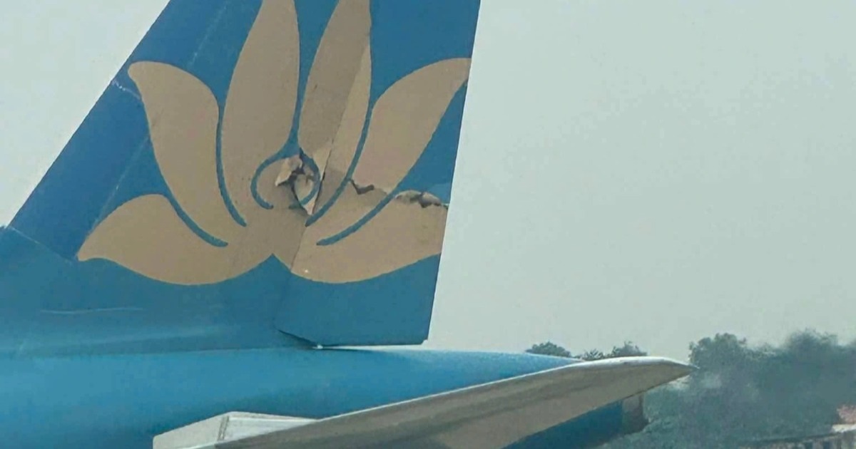 Hai máy bay Vietnam Airlines va quệt tại Nội Bài Hai máy bay Vietnam Airlines va quệt tại Nội Bài