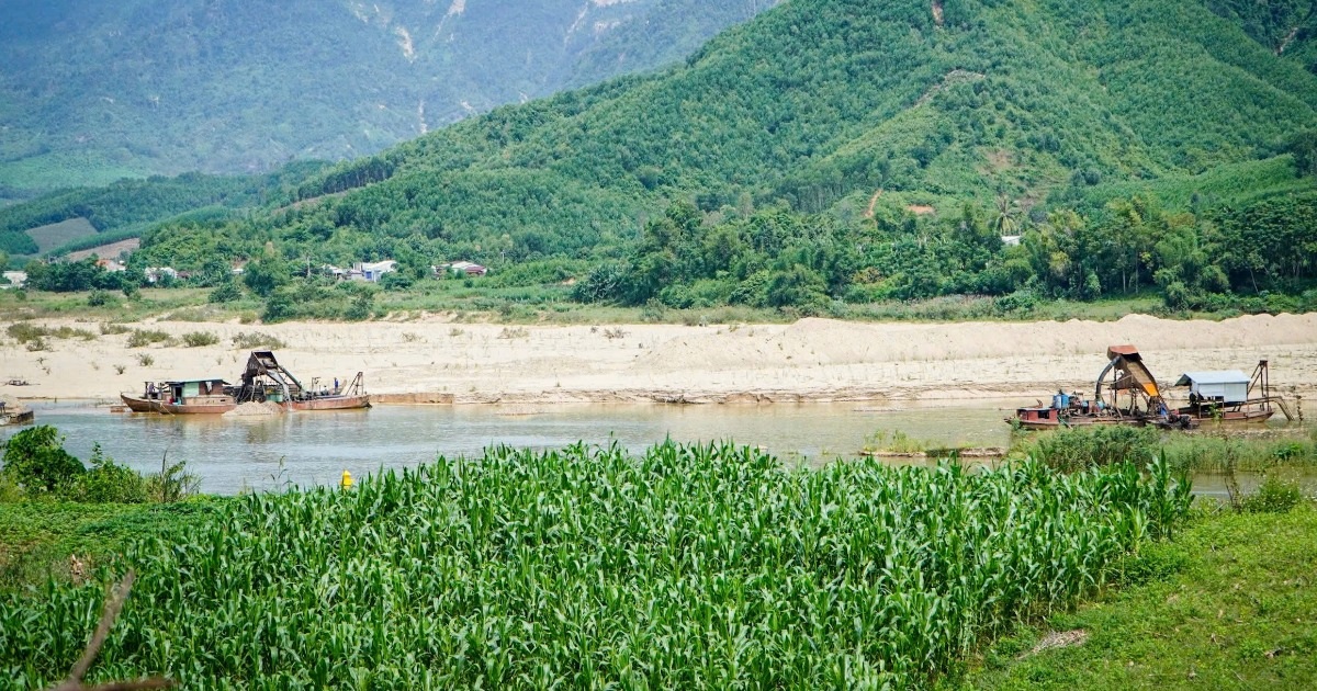 Lùm xùm mỏ cát Pha Lê: Công ty mẹ khiếu nại công ty con “Lùm xùm” mỏ cát Pha Lê: Công ty mẹ khiếu nại công ty con