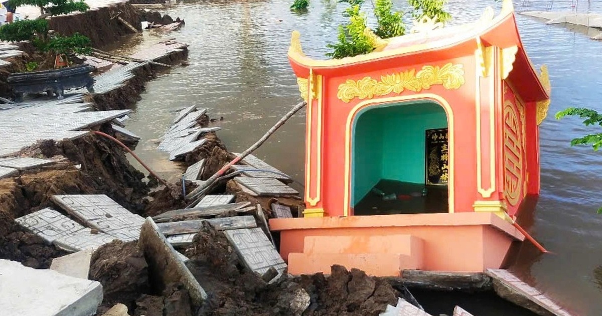 Miếu bà Thủy Long ở Cà Mau đổ sập xuống sông do sạt lở Miếu bà Thủy Long ở Cà Mau đổ sập xuống sông do sạt lở