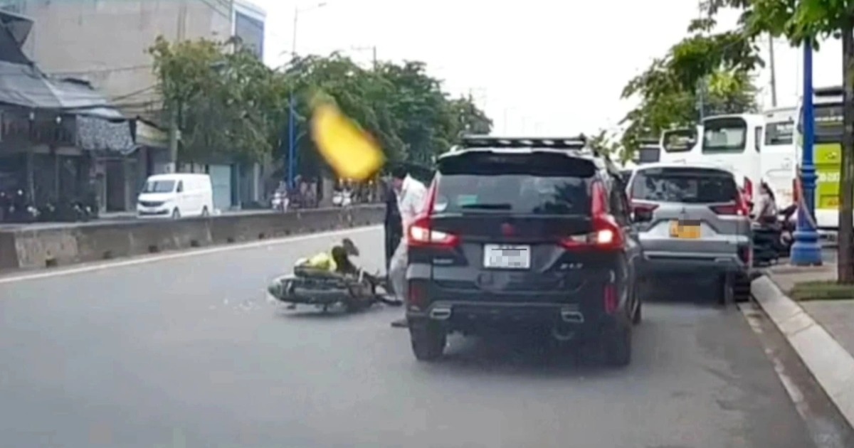 Tài Xế Mở Cửa Ô Tô Bất Cẩn Gây Tai Nạn Ở TPHCM Bị Phạt Hơn 20 Triệu Đồng Mở cửa ô tô bất cẩn gây tai nạn ở TPHCM, tài xế bị phạt hơn 20 triệu đồng