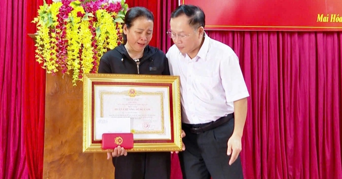 Người đàn ông cứu học sinh trong lũ được truy tặng Huân chương Dũng cảm Người đàn ông cứu học sinh trong lũ được truy tặng Huân chương Dũng cảm
