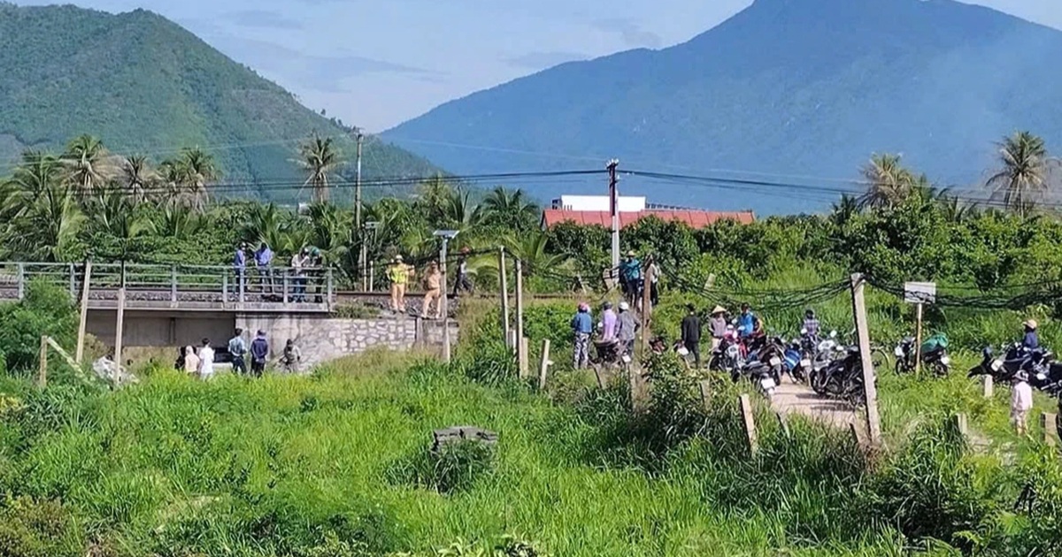 Người đàn ông nằm giữa đường ray bị tàu hỏa cán tử vong Người đàn ông nằm giữa đường ray bị tàu hỏa cán tử vong