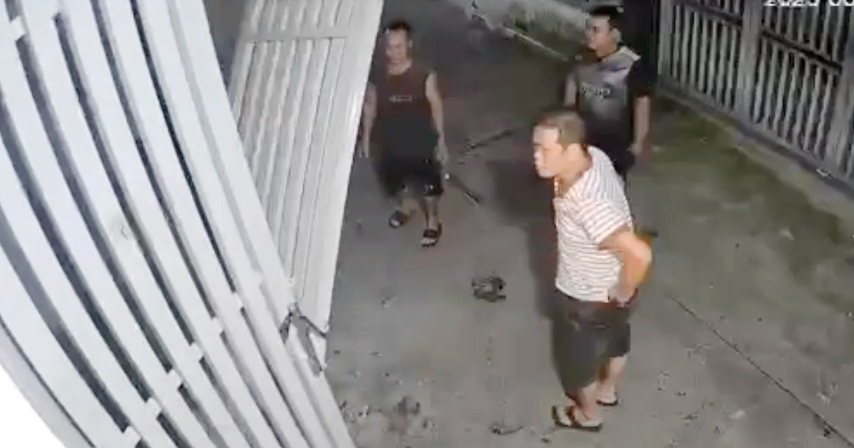 Người đàn ông phá cửa nhà hàng xóm vì bị nhắc nhở hát karaoke ồn ào ở TPHCM