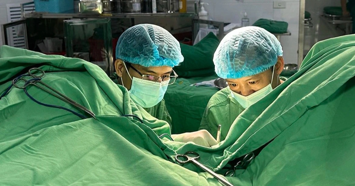 Người đàn ông vào viện với vùng kín phình to như quả bóng Người đàn ông vào viện với vùng kín phình to như quả bóng
